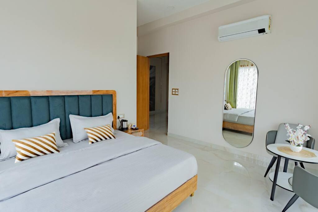 The Sage Villa - Luxury Homestay In Ντεχραντούν Εξωτερικό φωτογραφία