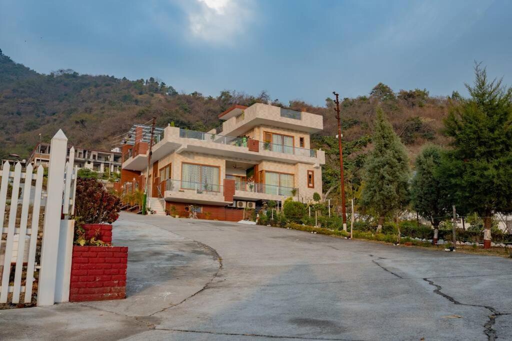 The Sage Villa - Luxury Homestay In Ντεχραντούν Εξωτερικό φωτογραφία