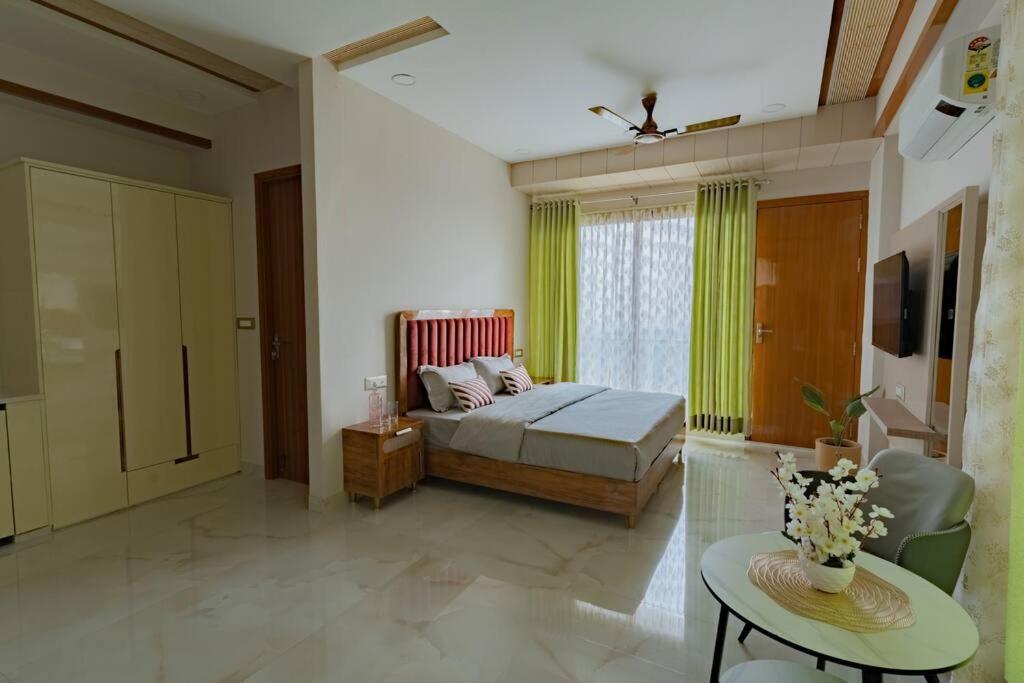 The Sage Villa - Luxury Homestay In Ντεχραντούν Εξωτερικό φωτογραφία